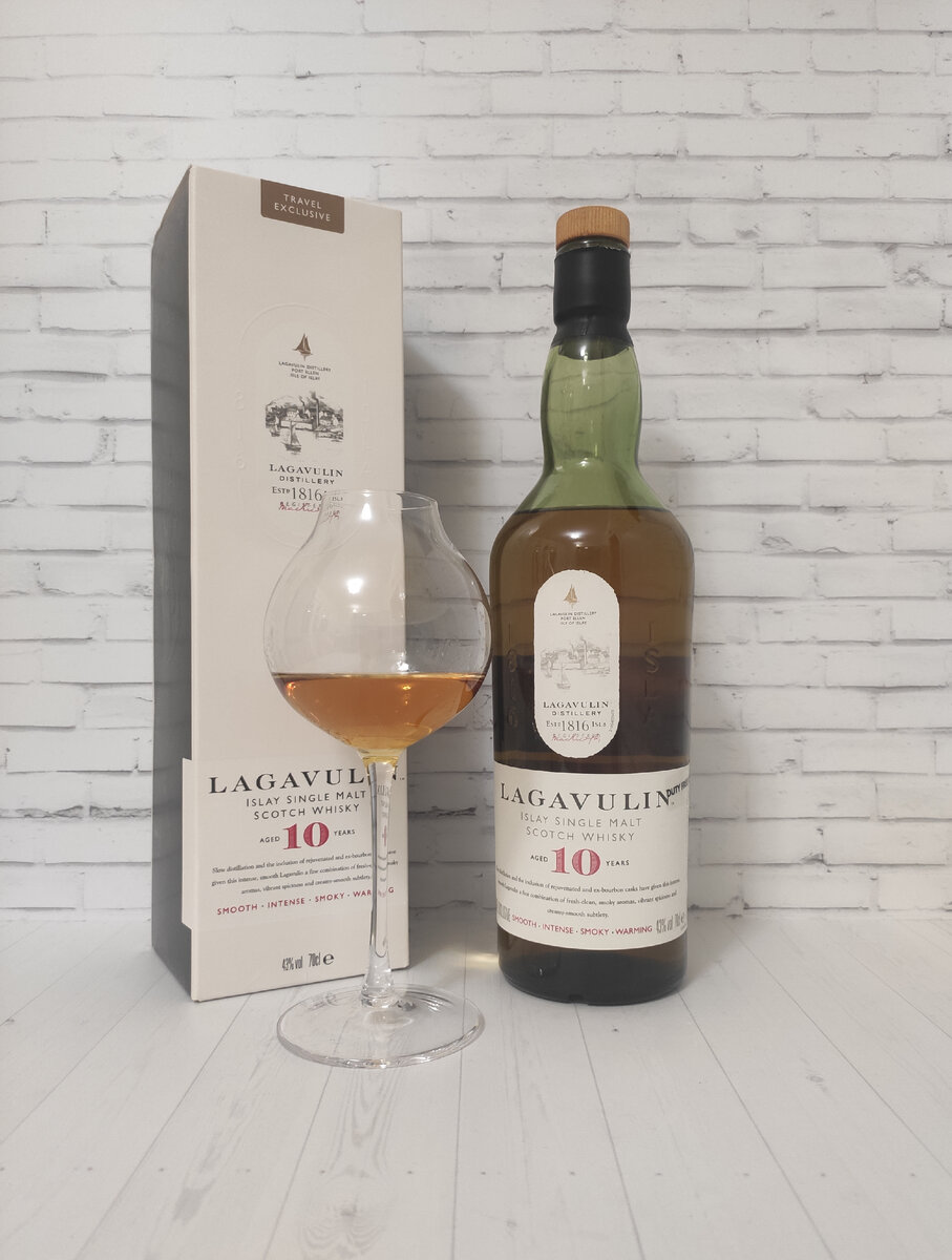 Виски lagavulin 16. Лагавулин 10. Виски Лагавулин 10. Лаговулин виски 12лет с птицей сет.