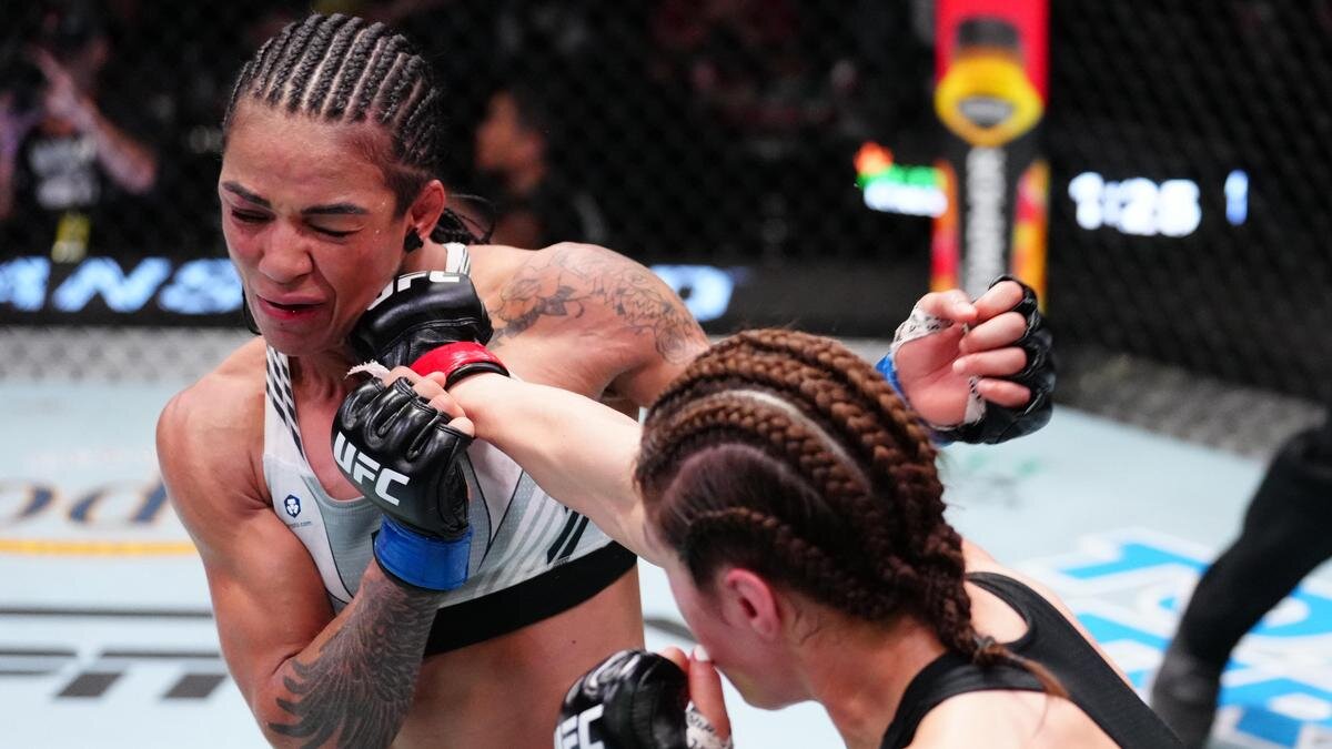    Поединок Вивиан Араужо и Алекса Грассо:Jeff Bottari/Zuffa LLC via Getty Images
