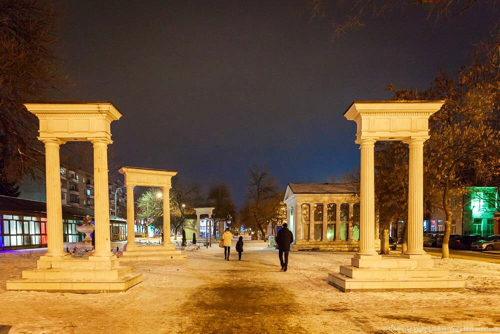 Остановится в минеральных водах. Мин воды город. Минеральные воды улицы города. Город Минеральные воды аллея. Минеральные воды парк.