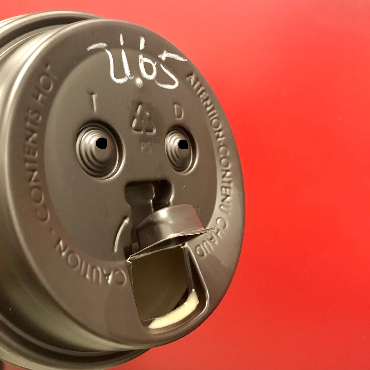 Психологически спасает только кофе за 1 доллар (любого размера) в «Маке» или Тим Хортонсе. Думаете, почему все с ним носятся? Это успокаивает!