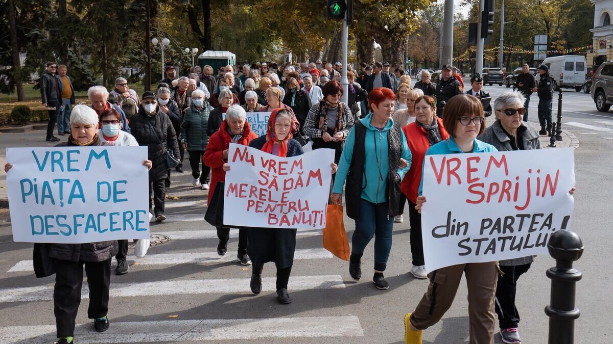    Участники акции протеста против антироссийской политики в Молдавии в Кишиневе© Sputnik / Дмитрий Осматеско