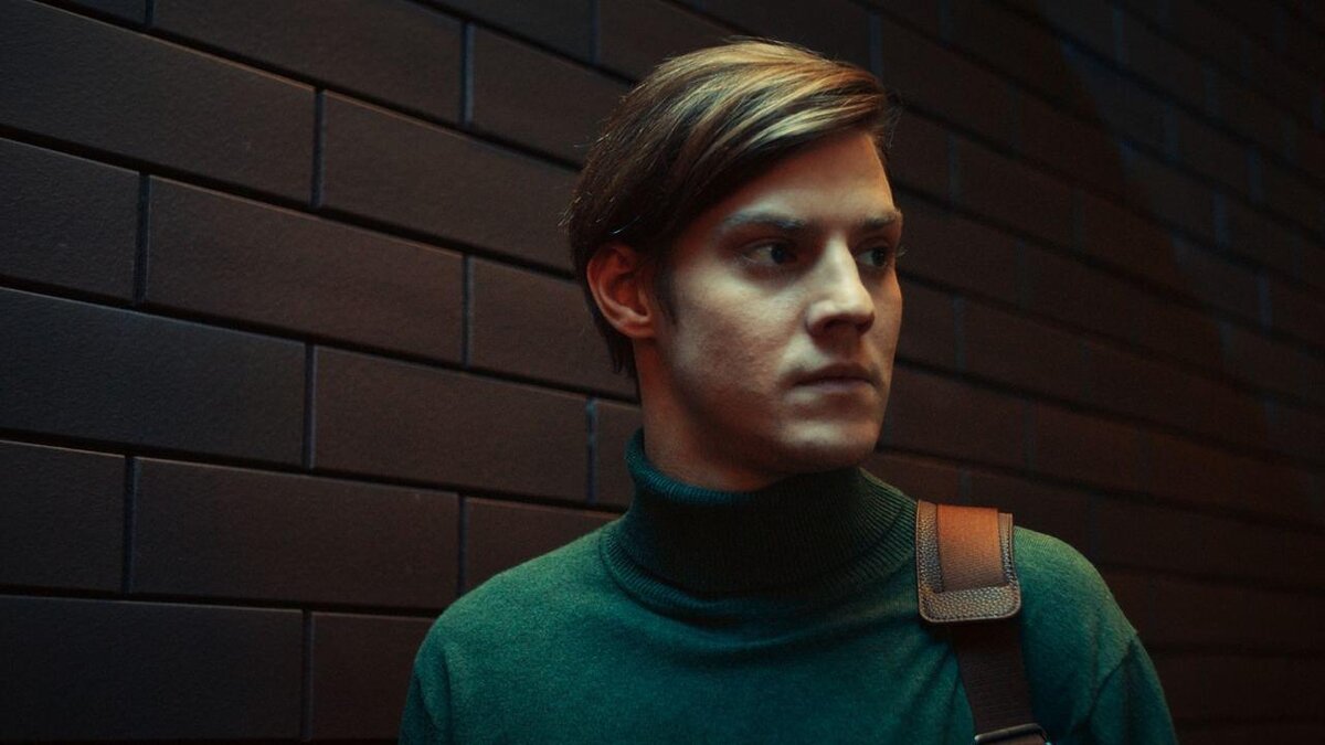 В первом сезоне — 8 серий. К просмотру пока доступны всего три. Остальные выйдут в октябре-ноябре 