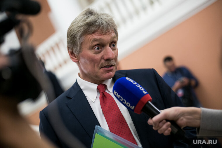    В Кремле не обсуждалась инициатива увеличения срока срочной службы, сказал URA.RU пресс-секретарь президента РФ Дмитрий Песков