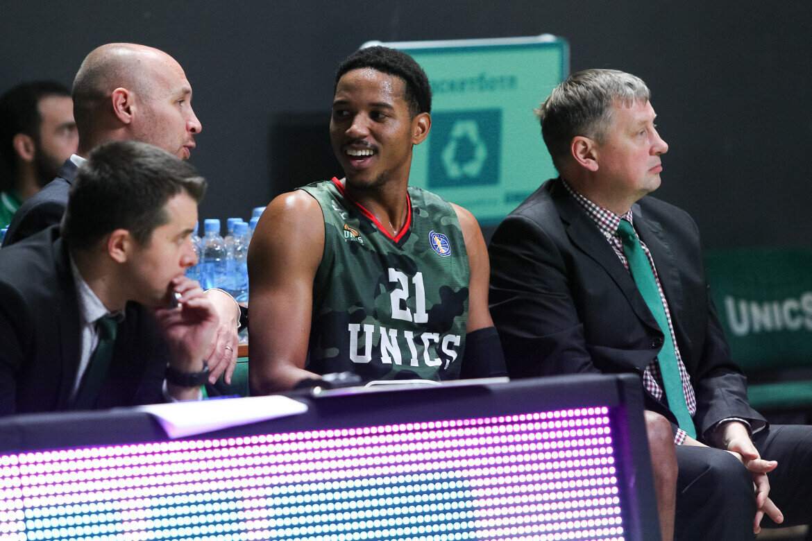 «Я не ожидал, что на презентацию УНИКСа придет так много людей». Фото: unics.ru