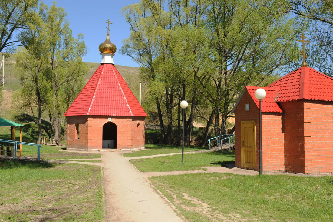 Погода в исаклах на сегодня. Село Исаклы Самарской области. Святой источник в Исаклах Самарской области. Исаклы Родник. Парк Победы Исаклы.