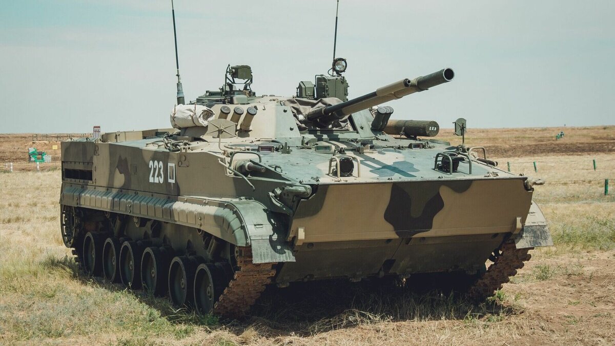     За время проведения спецоперации на территории Украины и Донбасса вооружённые силы РФ уничтожили 6782 танка и БМП, 7329 единицы спецтехники, 3615 орудий полевой артиллерии, 333 самолёта, 177 вертолётов, 2554 беспилотника.