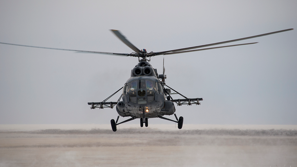 Воздушный поток от винта на корпус вертолета максимально ослабляется. Из открытого доступа.