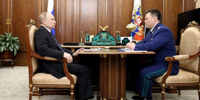 Фото: с сайта Кремля (http://static.kremlin.ru/media/events/photos/big/1AR9LTQ9sPZUcKtPdBHNJA3aczFmfwqA.jpg)