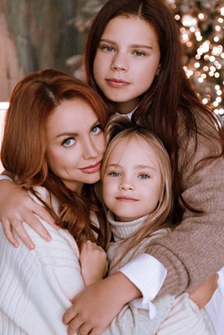 Певица МакSим с дочерьми Сашей и Машейю