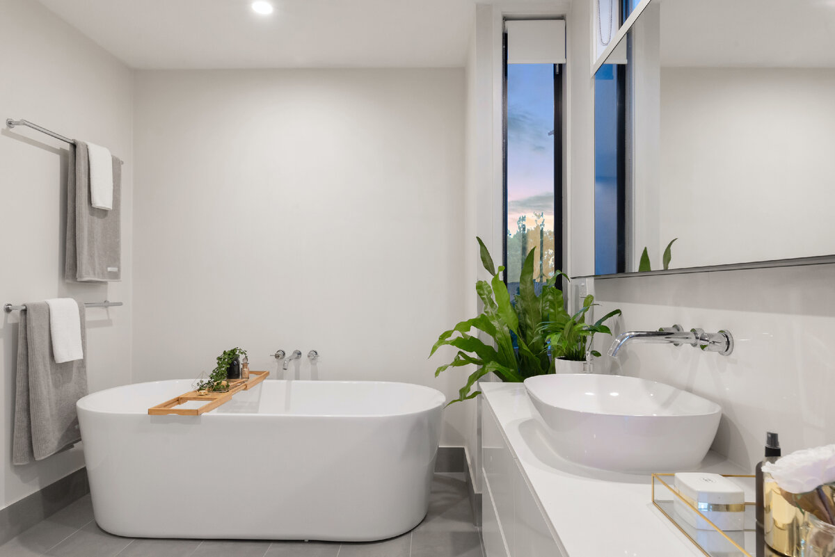 Современные полотенцесушители стали не просто практичным дополнением ванной комнаты, а ещё и уникальным арт-объектом.