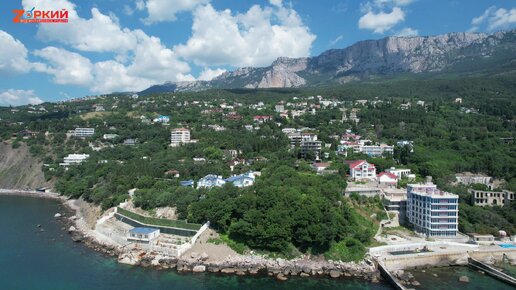 Уехали из Алупки (Крым) и теперь тоскуем по её красотам. Дивное место для отдыха! Обзорный полёт на коптере