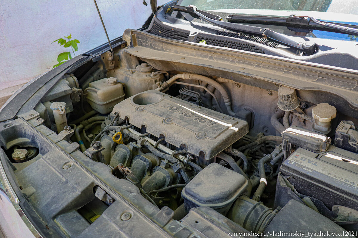 Даже если машина стояла в тени, все равно градусов 30-40 там есть