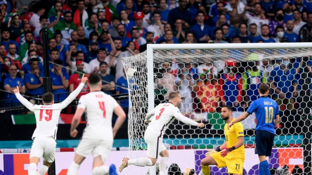 Люк Шоу открывает счет