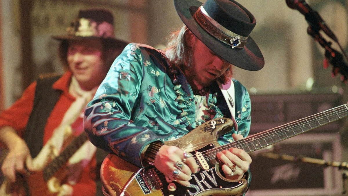 Стиви Рэй Вон (Stevie Ray Vaughan), один из самых известных гитаристов в мире, чья импровизация всегда звучала профессионально, многогранно и не могла не оставить слушателя равнодушным. 