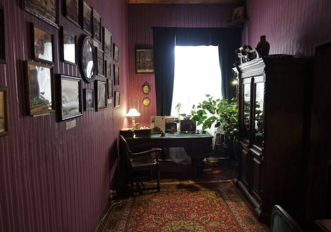 Рабочий кабинет хозяина дома