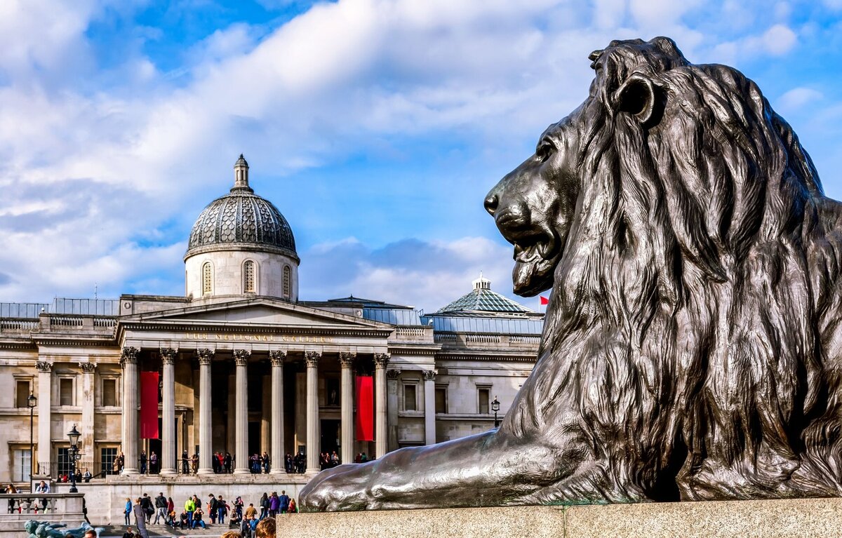 Galleries british museum. Трафальгарская площадь Национальная галерея. Лондонская Национальная галерея (the National Gallery). Достопримечательности Лондона Лондонская Национальная галерея. Музей на Трафальгарской площади в Лондоне.