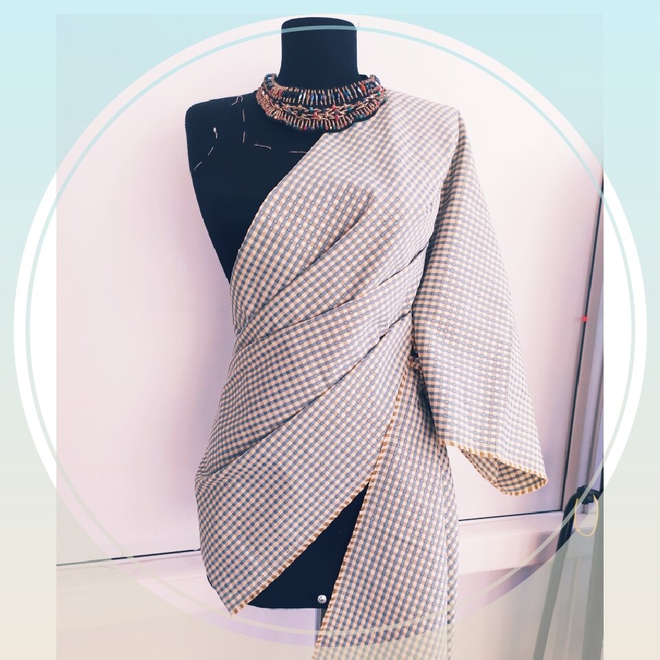 Фото из личного архива. Моделирование изделия на манекене. 