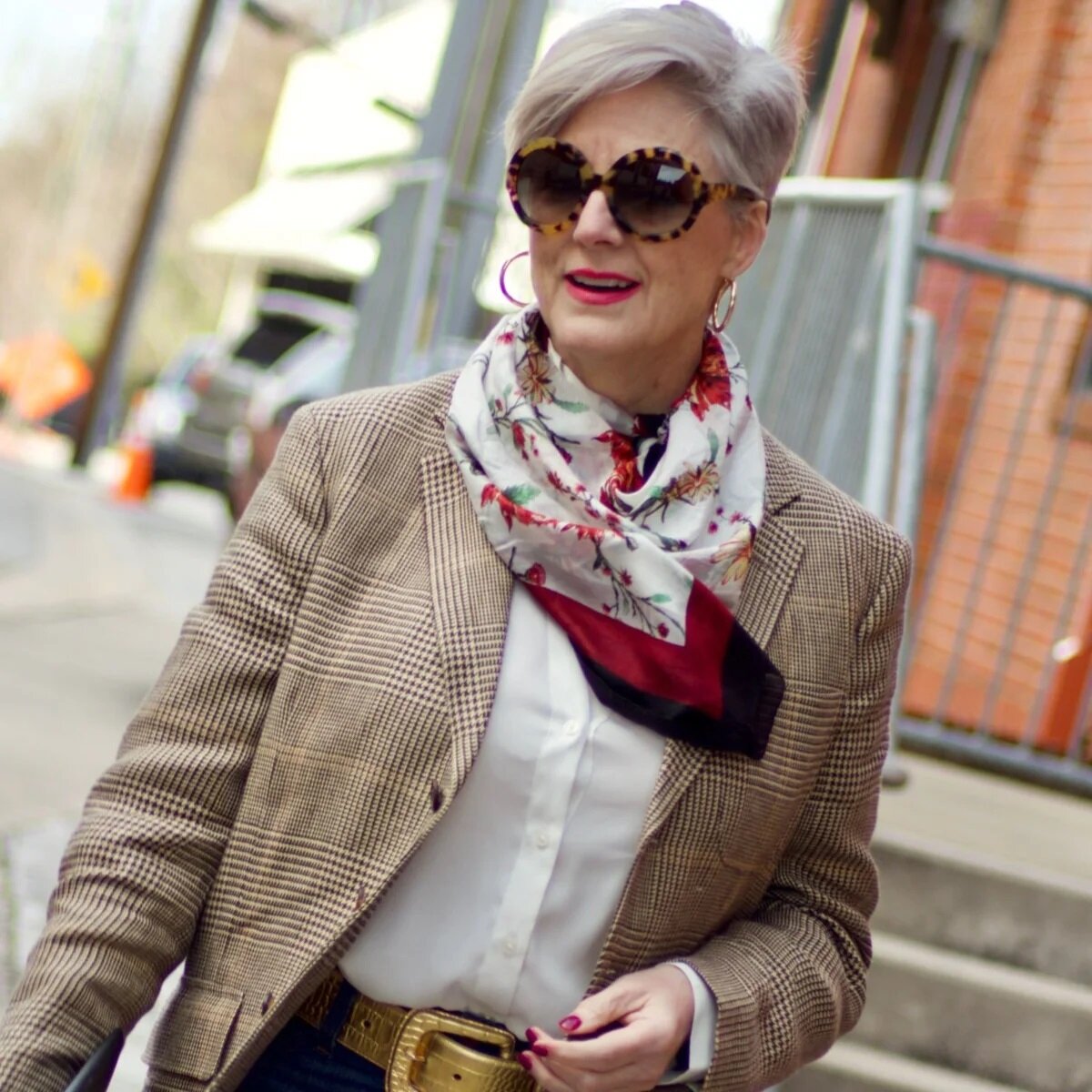 Как завязывать платки и шарфы | Vogue Russia