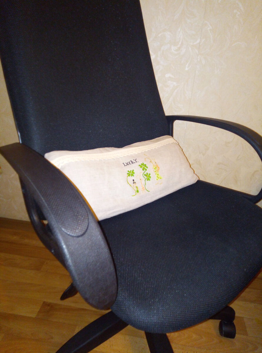 Кружева и вышивка нашли себе место даже у лютого минималиста!