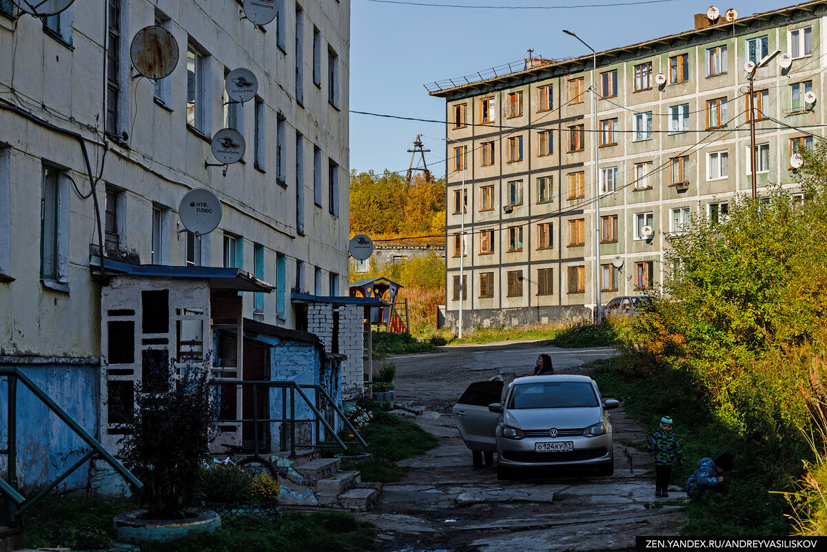 Лиинахамари - город подводников, который сам погрузился на дно. Гулял по  нему, а на меня смотрели чёрные глазницы пустых окон | Путешествия и всего  по чуть-чуть | Дзен