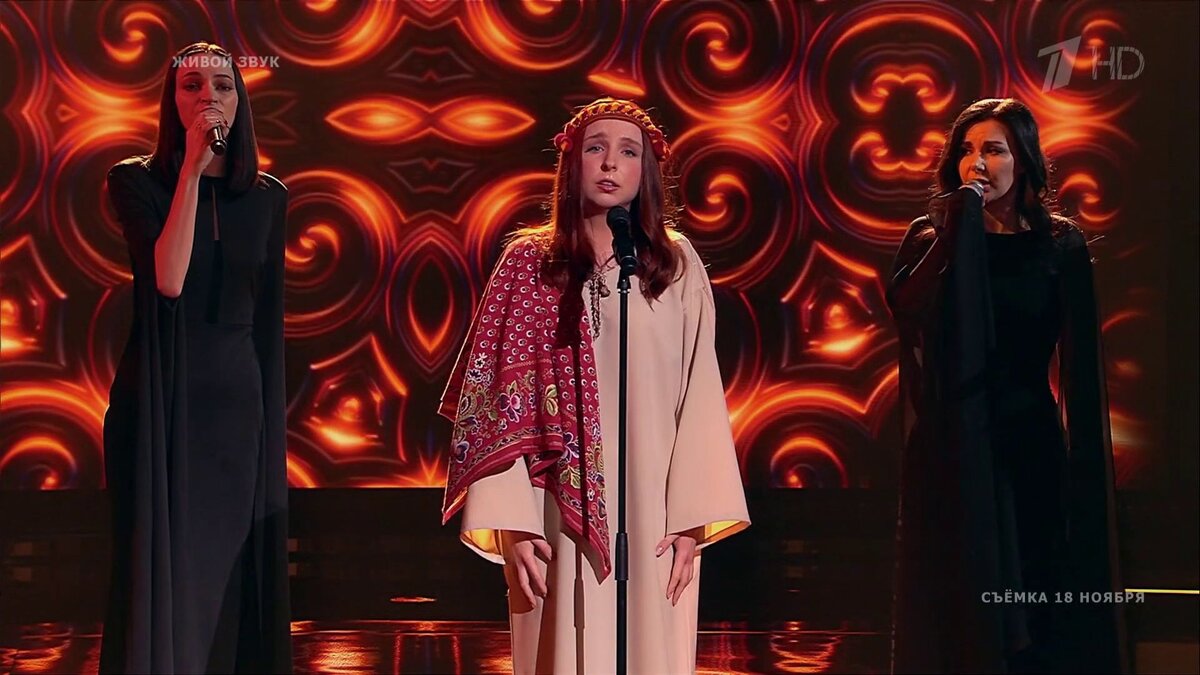 Татьяна Качурина (в центре), Полина Конкина (слева) и Елена Минина (справа)