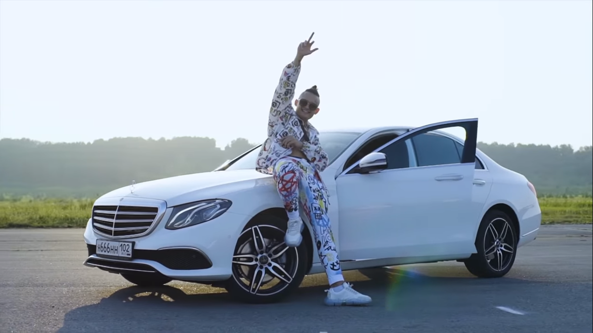 Кадр из клипа