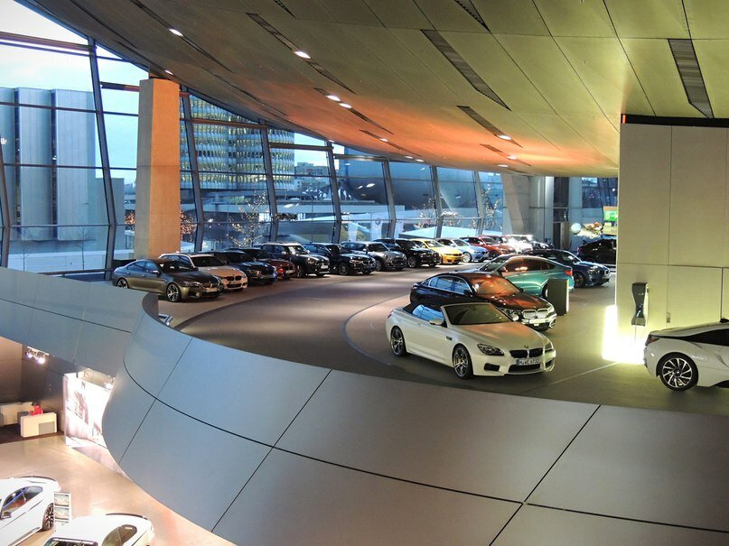 музей бмв в мюнхене. мюнхен bmw museum. музей бмв в германии. достопримечательность в мюнхен музей бмв.