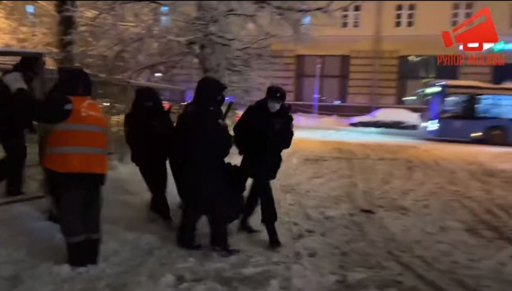 Задержание участников защиты бульвара. Источник: "Рупор Москвы"