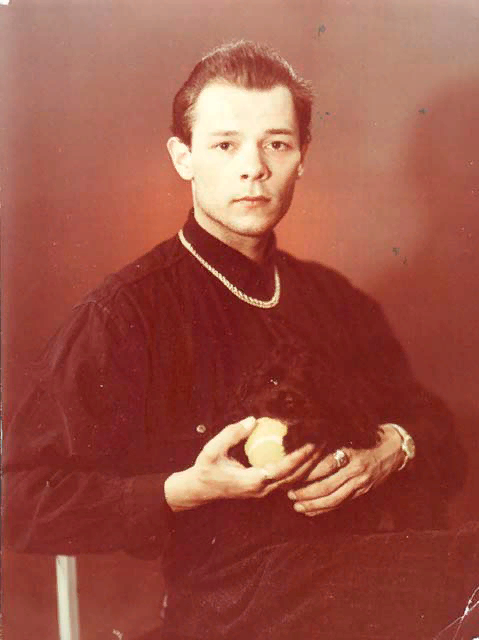 Песнями Вадима Казаченко в лихие 90-е заслушивалась вся страна. А на дискотеках в ту пору его песни были гвоздем программы. Вадим Казаченко родился 13 июля 1963 года в городе Полтава.-3