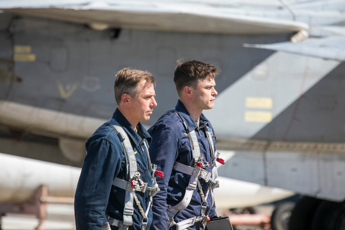 В главных ролях: Игорь Петренко и Иван Батарев