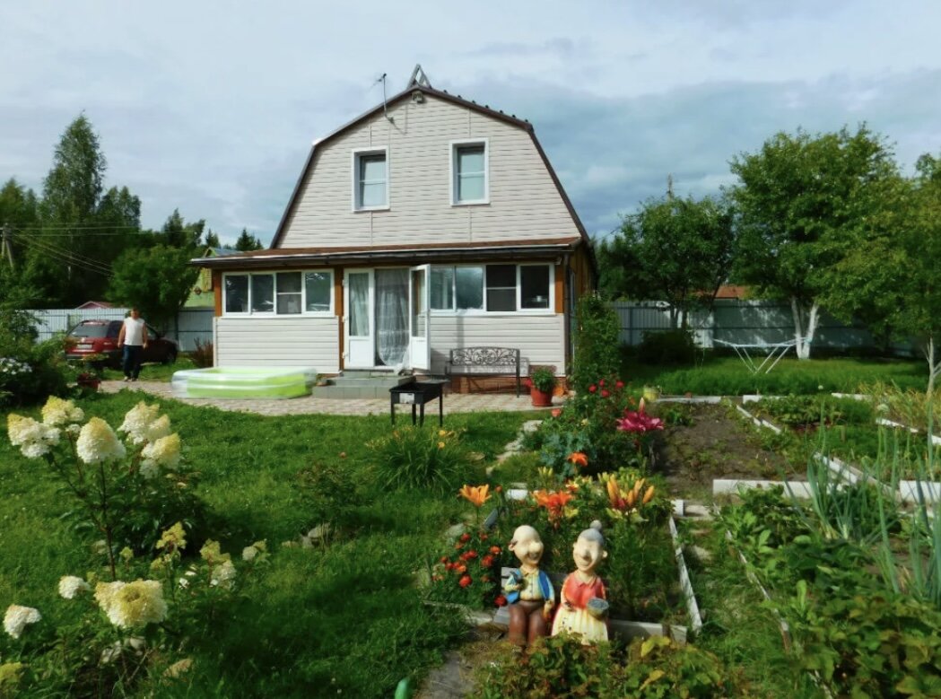 Если дачу то большую. Дача обычная. Дачный участок. Домик с огородом. На даче.