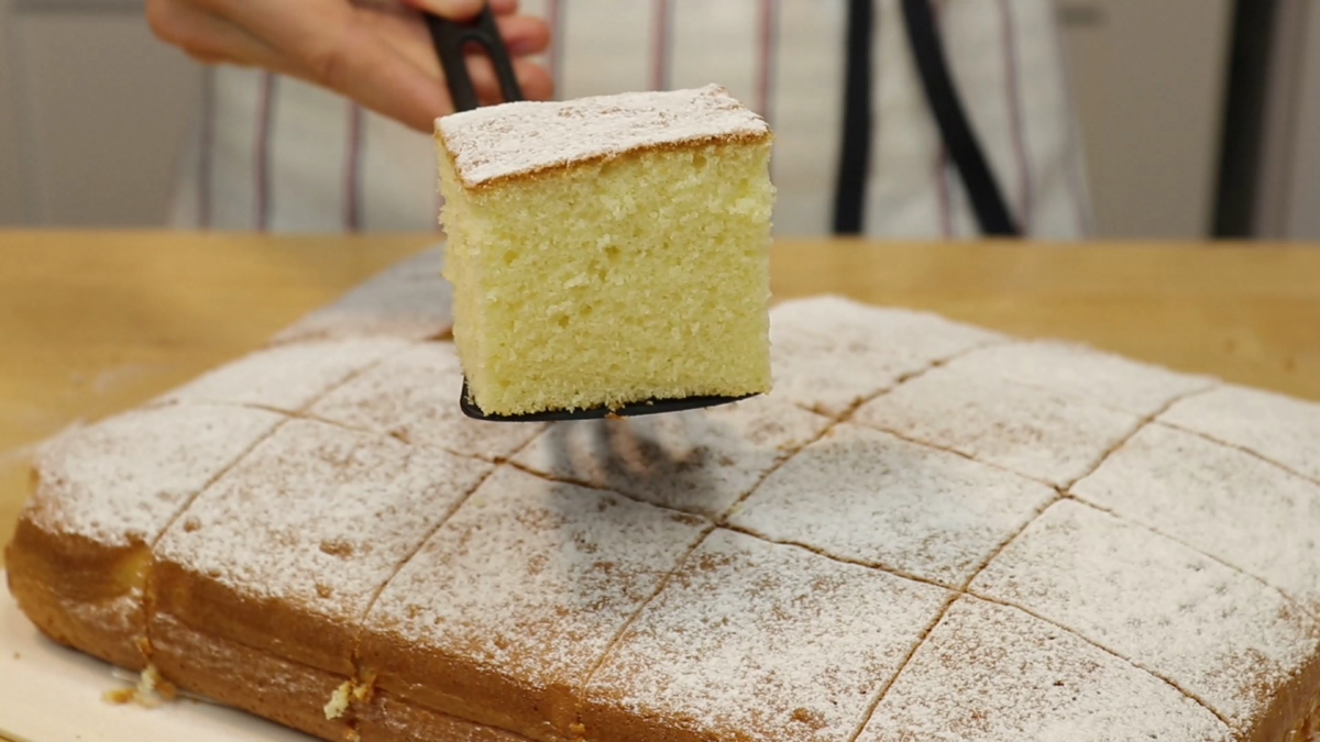 Готовлю знаменитый горячий молочный пирог (Hot Milk Cake)или пирог на  горячем молоке, и пирог и бисквит | Ольга Шобутинская | Дзен