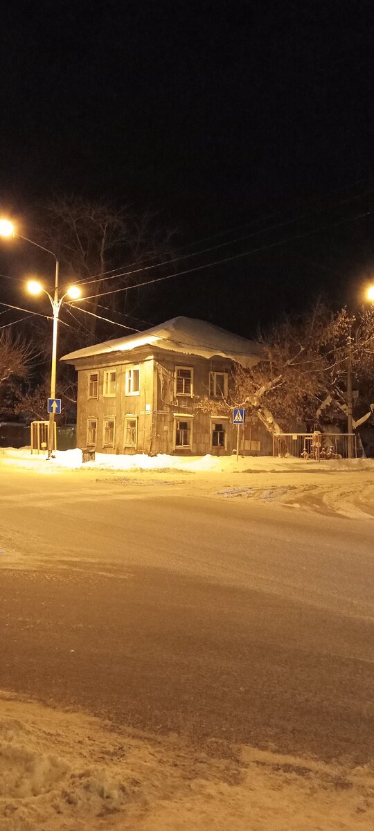 Очень Крапивинский дом))днём фотографировать не успеваю