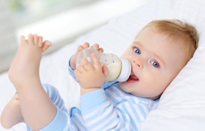 Ну, разве не милый пупсик? Это всё, конечно, благодаря смеси. А ваш орёт аки мандрагора только потому, что ему молоко не подходит. А вовсе не потому, что тут рекламная фотка, а у вас обычный живой ребёнок. Дайте смесь, и прям сразу всё станет хорошо! 