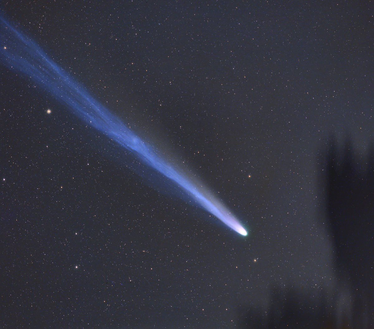 Какая комета приближается к земле. Комета c/2022 e3. Комета Хиякутаке. Комета 1811 Комета Донати. Комета Цзыцзиньшань.
