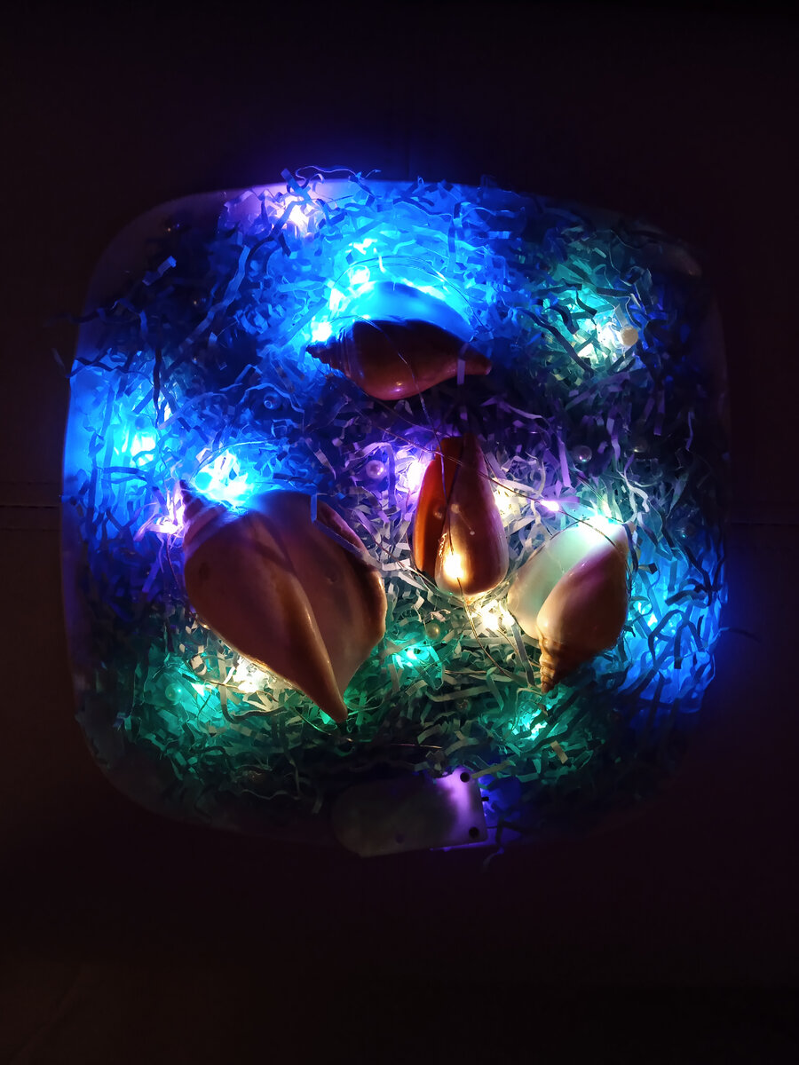 Это свечение в темноте, ещё покажу дальше при дневном свете, как выглядит сувенир. 