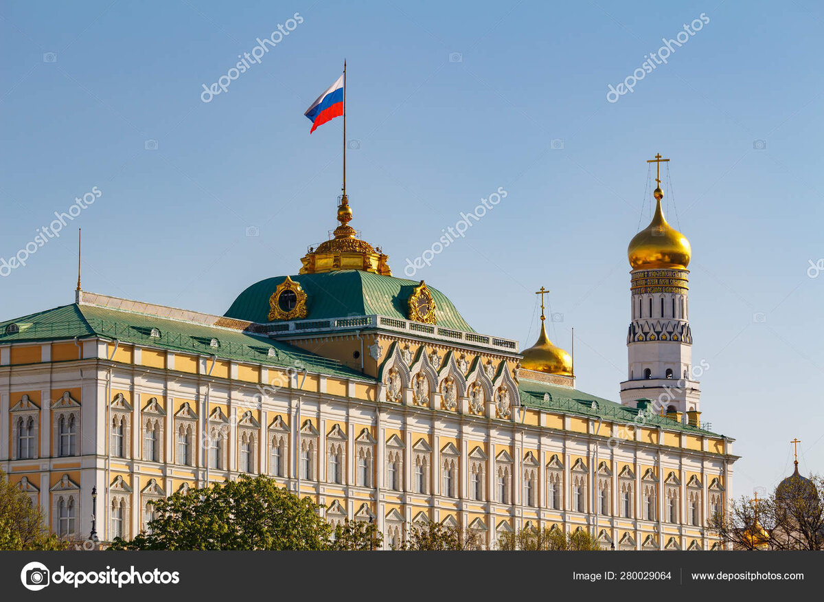 Президентский штандарт; вывешивается,когда президент в Кремле