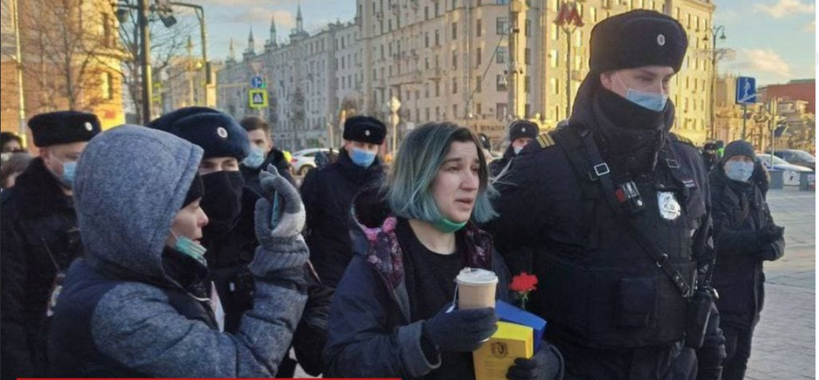 Выйти против войны. Протесты в России. Протесты в Москве. Антивоенные протесты в России. Протесты в Украине.