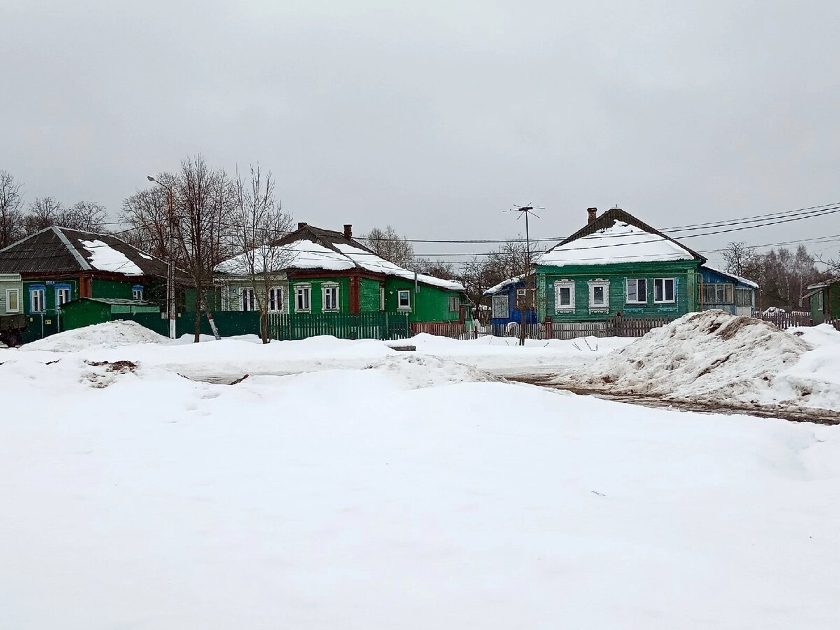 Домики. Есть в Мишеронвском и многоквартирные дома, но я хожу, в основном, там, где частный сектор. 