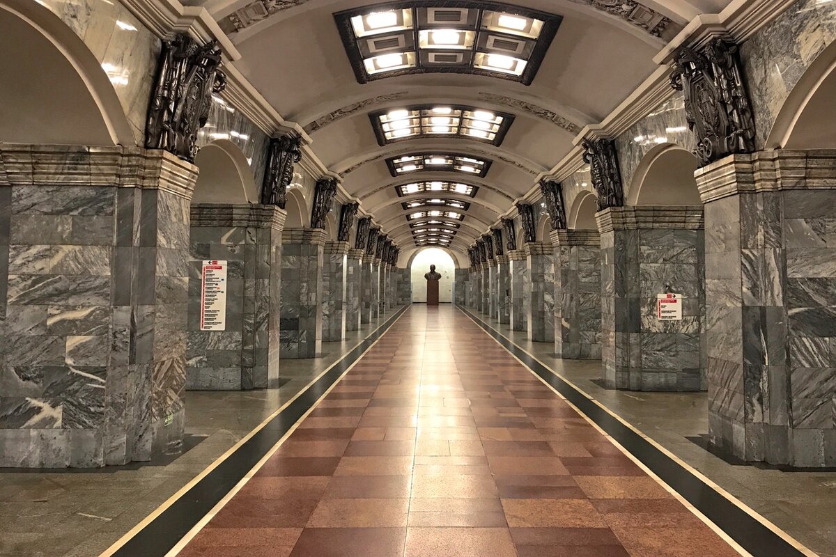 Красивое метро спб. Музей Петербургского метрополитена. Вестибюль метро Кировский завод. Красивые станции метро. Самые красивые станции питерского метро.