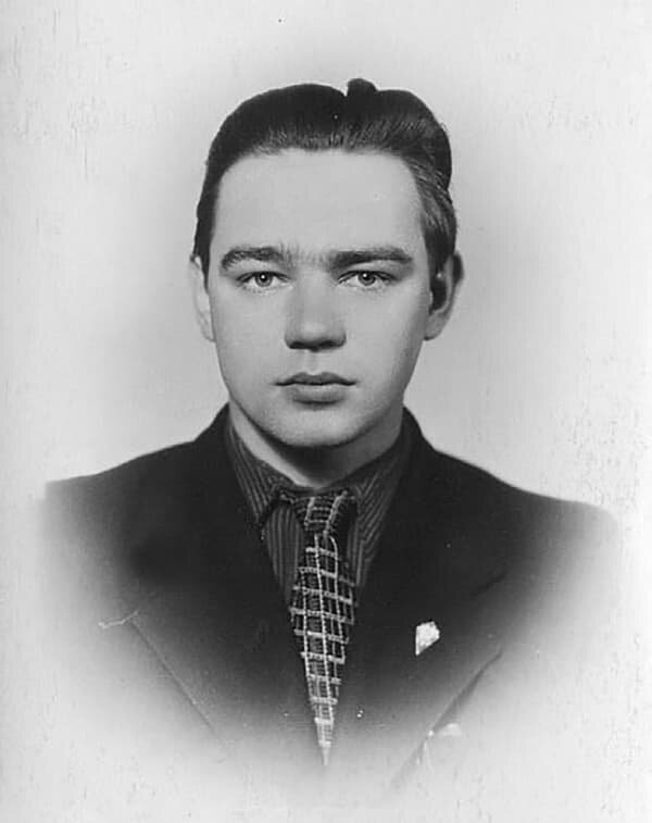 Георгий Гречко в юности 