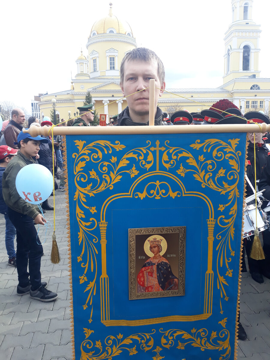 Пасхальный крестный ход от Троицкого собора до храма На Крови. г. Екатеринбург