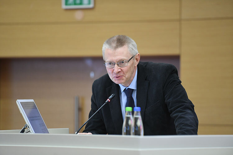 Первым с докладом и сразу на непростую тему выступил Александр Стахеев — заведующий лабораторией из Института органической химии им. Зеленского (Москва). Фото: president.tatarstan.ru