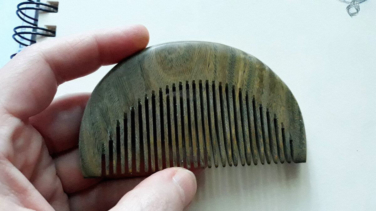 расческа из зеленого сандала