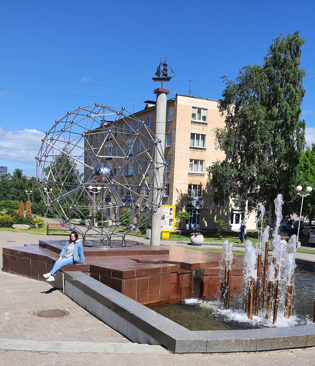 Фонтан Молекула напротив Университета 