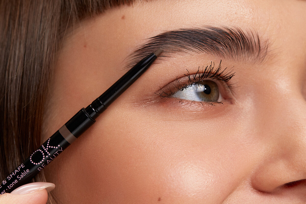 Карандаш для бровей Color Salute Define & Shape в оттенке Sable