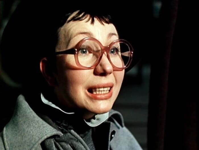 Людмила Дмитриева в фильме "Ищите женщину"