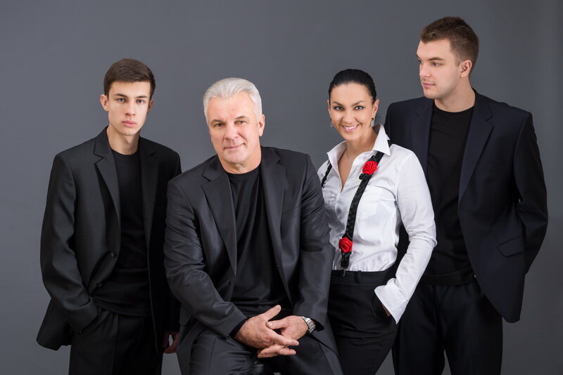 Анатолий Котенёв с женой Светланой и сыновьями