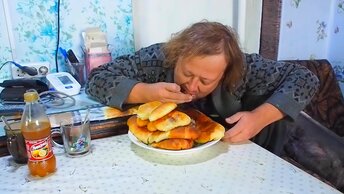 МАМА ВЫГОНЯЕТ ПАПУ ДЕЛИМ ИМУЩЕСТВО ВКУСНЫЕ ПИРОЖКИ И ПРОСТО ДЕНЬ В ДЕРЕВНЕ