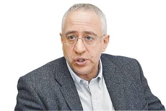    Фронт слишком далеко